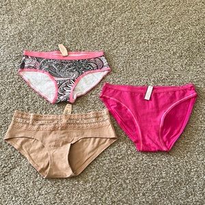 NWT: Set of 3 size xs Victoria’s Secret underwear set